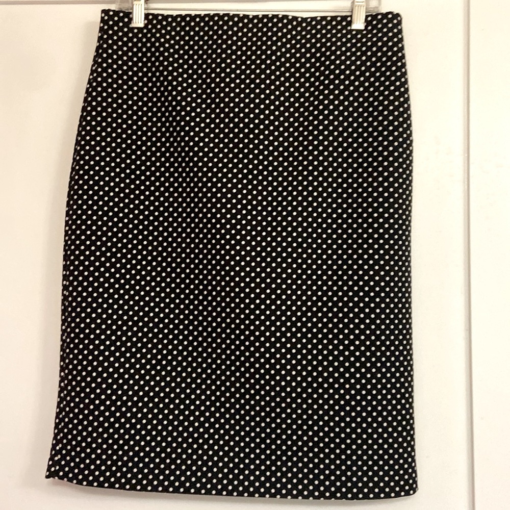 FASHIONABLE EXCELLENT CONDITION straight tapered polka dot skirt